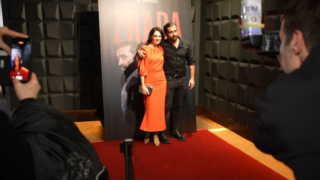 Klára Issová a Milan Ondrík na premiére seriálu Zrada.