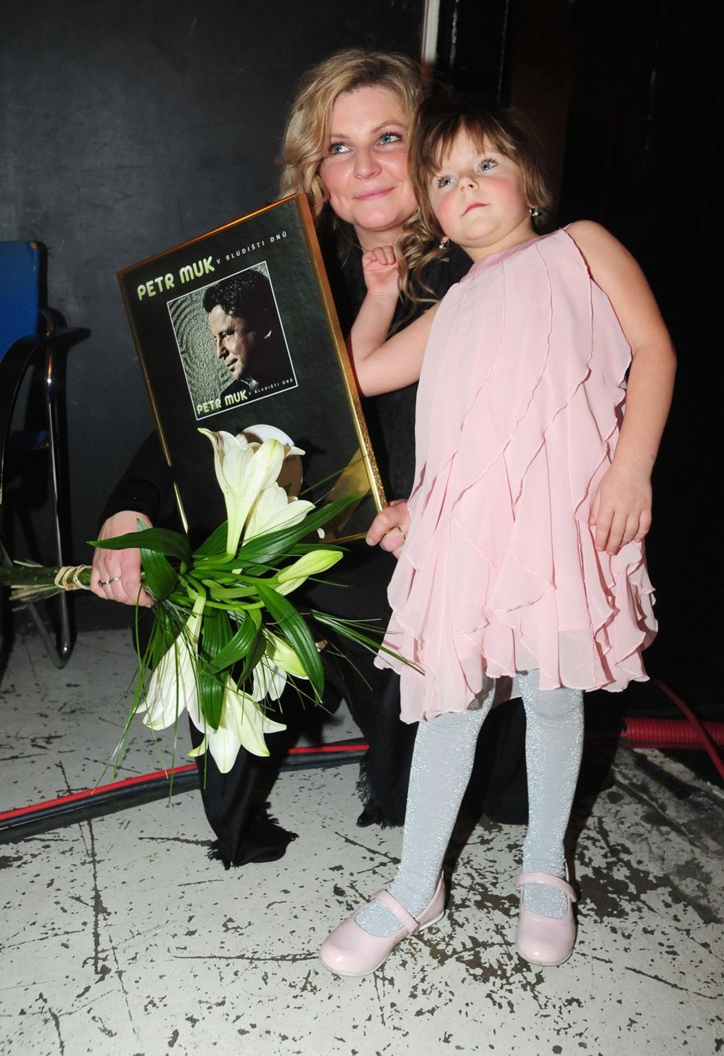 Vdova po Petrovi Mukovi Eva s dcérkou Noemi v roku 2010
