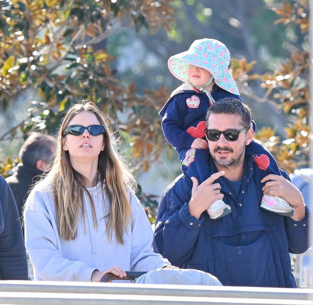 Mia Goth a Shia LeBeouf sa rozvádzajú