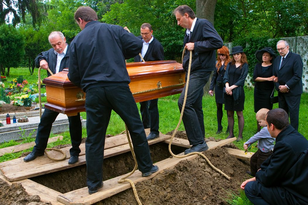 Pohreb Michala v Ordinácii v ružovej záhrade