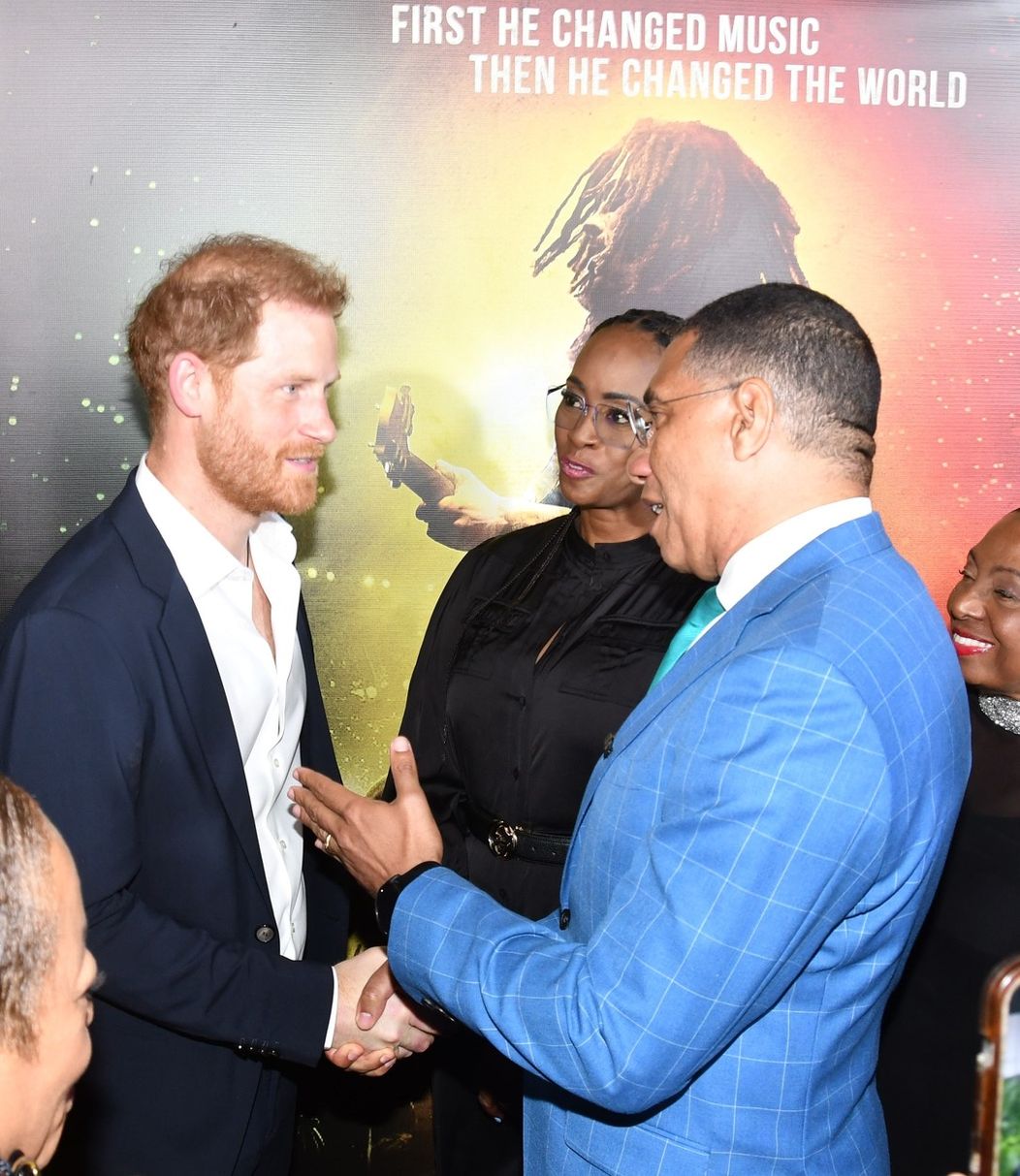 Princ Harry s Meghan na premiére filmu na Jamajke