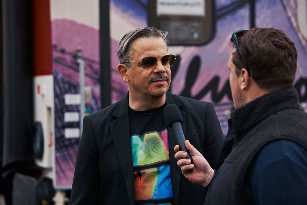 Zábery z tlačovej konferencie k premiére filmu Kavej, ktorá sa konala v železničnom vagóne