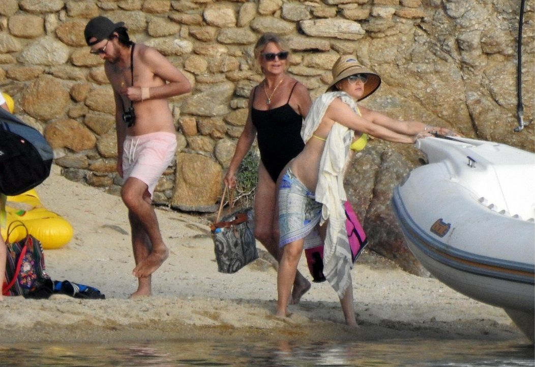 Kate Hudson oddychuje na gréckom ostrove.