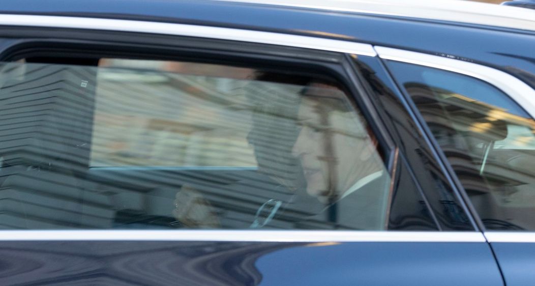 Fotky kráľa Karola III. pred operáciou