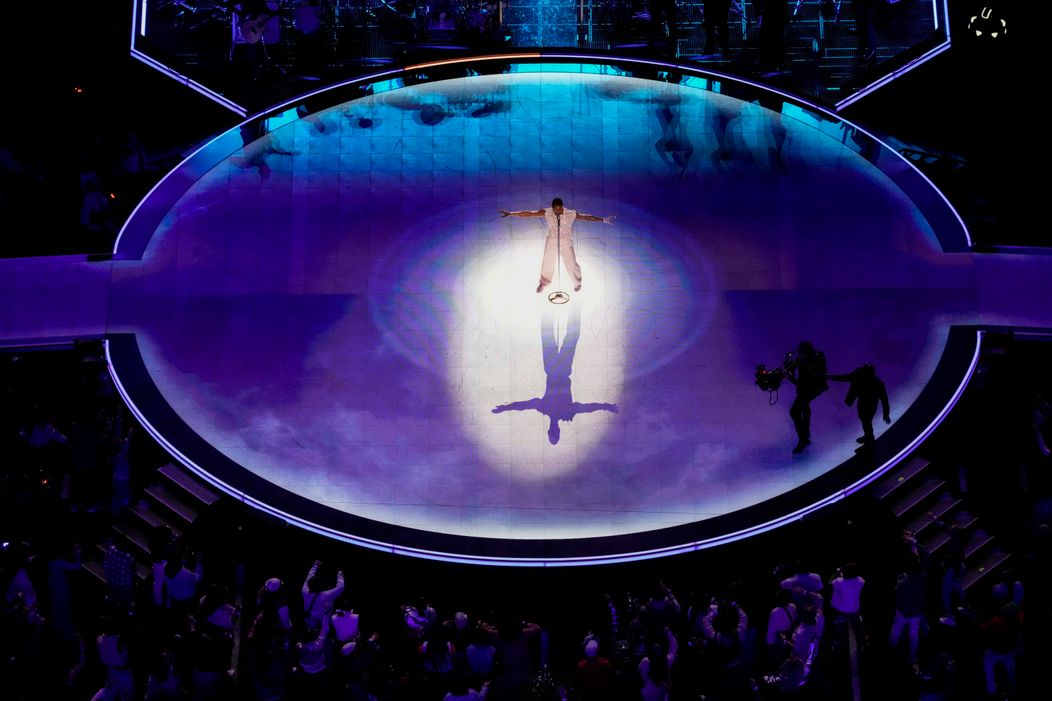 Usher ovládol Halftime Show