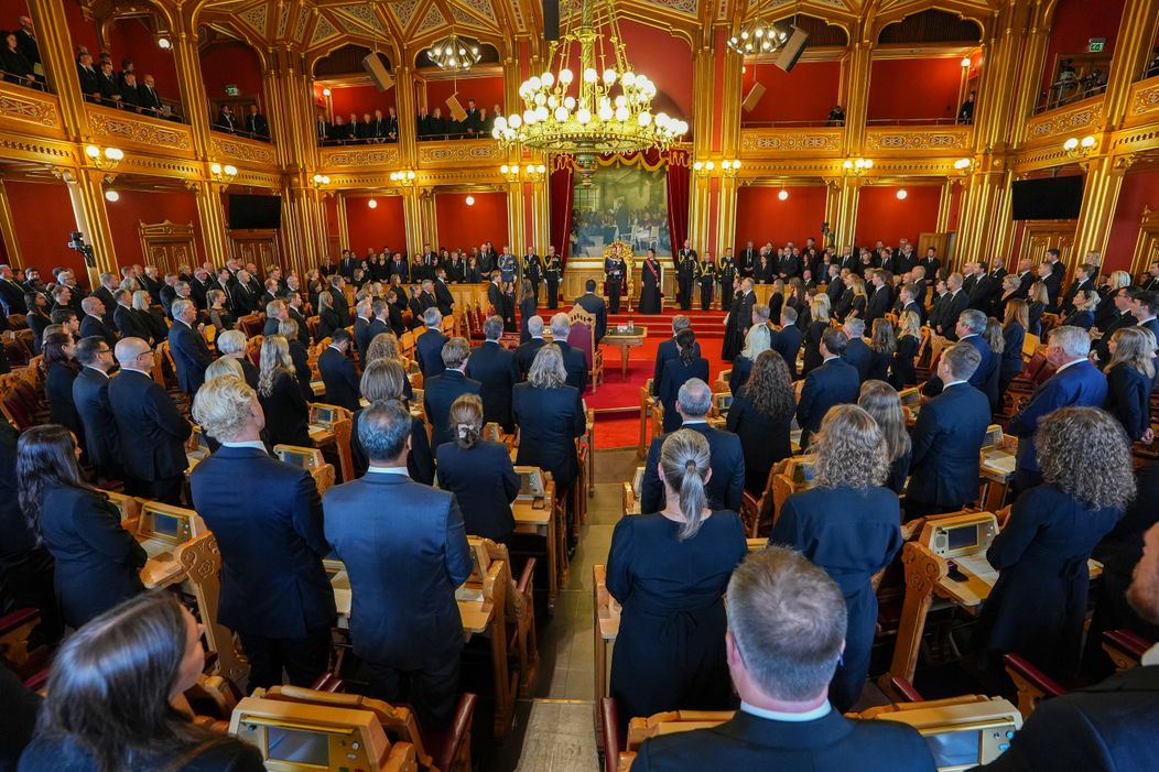 Nórsky kráľ Haakon VIII. zložil prísahu. Kráľovná chýbala
