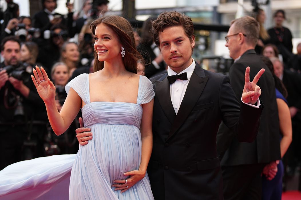Dylan Sprouse a Barbara Palvin budú rodičia.