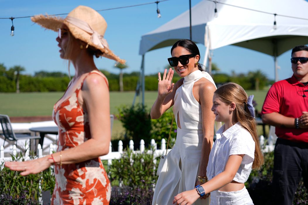 Princ Harry s Meghan po jazdeckom póle