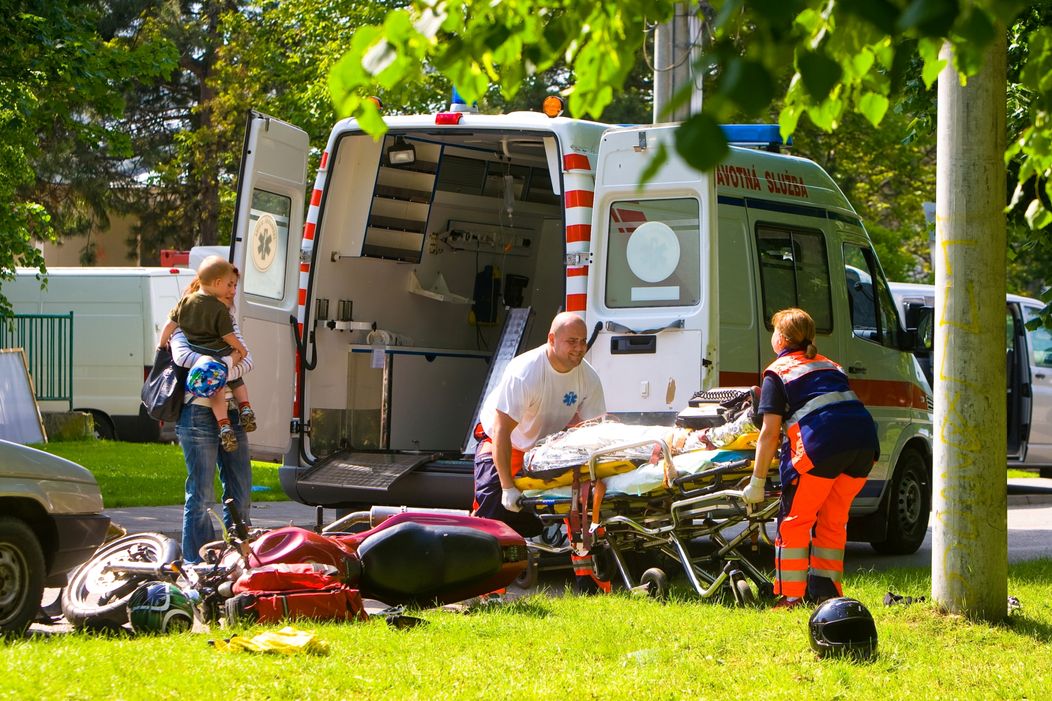 Nehoda Michala a Lucie na motorke v Ordinácii v ružovej záhrade