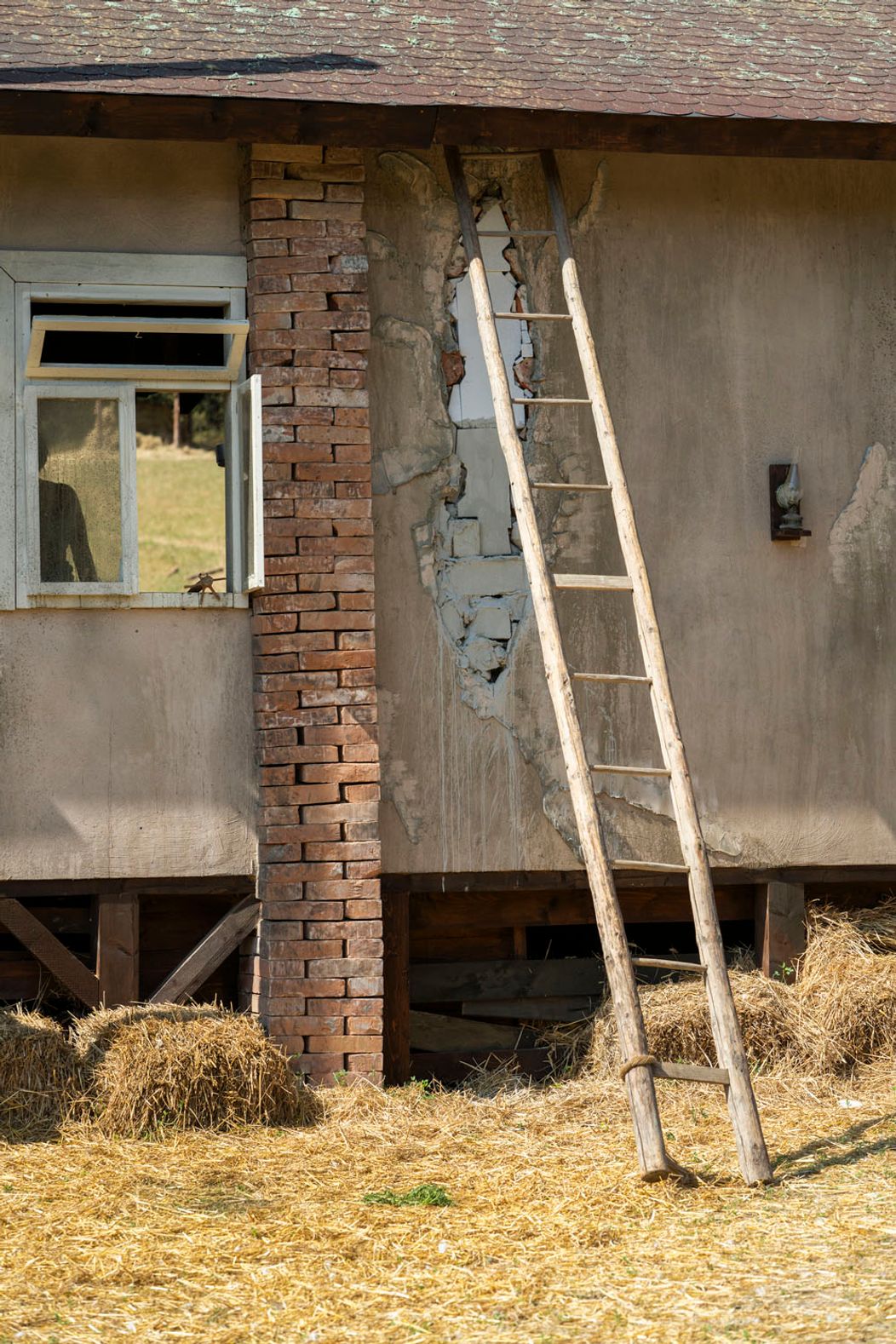 32. deň na Farme, príchod banditov