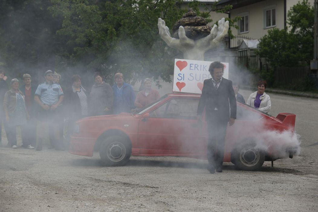 Horná Dolná - Ďuro pokľakol a vytiahol prsteň