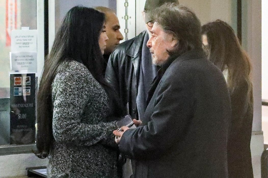 Al Pacino (83) má syna s o 53 rokov mladšou Noor Alfallah.
