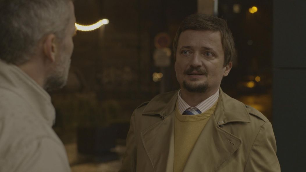 Andrej sa pred nemocnicou poháda s Erikom.