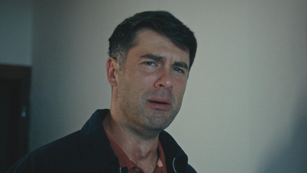 Marek (Ján Dobrík) musí identifikovať svojho syna.