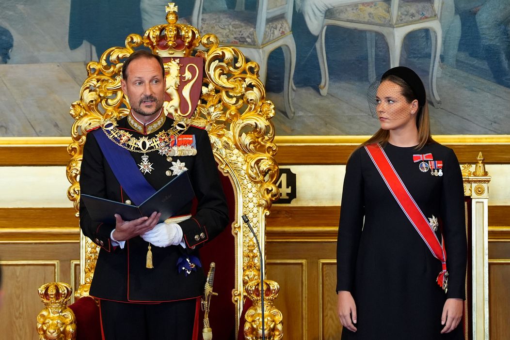 Nórsky kráľ Haakon VIII. zložil prísahu. Kráľovná chýbala