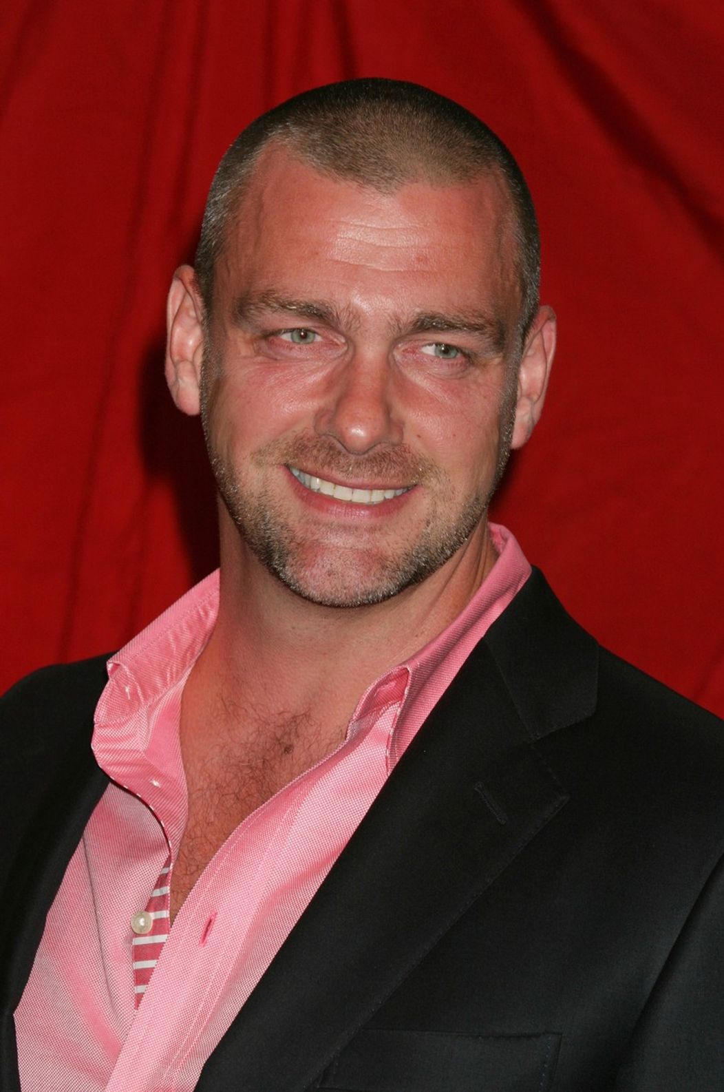 Zomrel herec Ray Stevenson