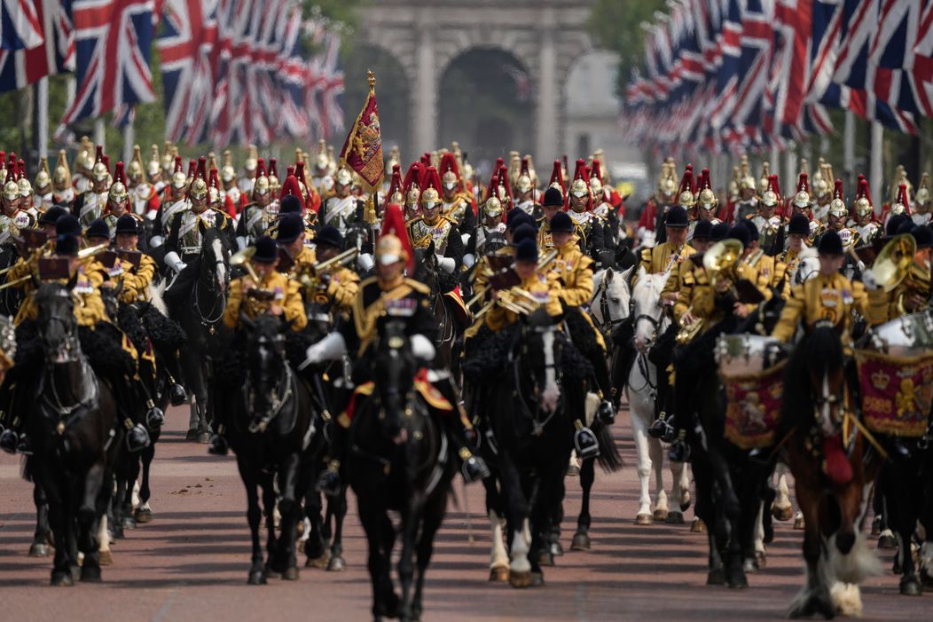 Vojenská prehliadka Trooping the Colour na počesť narodenín britského kráľa Karola III.