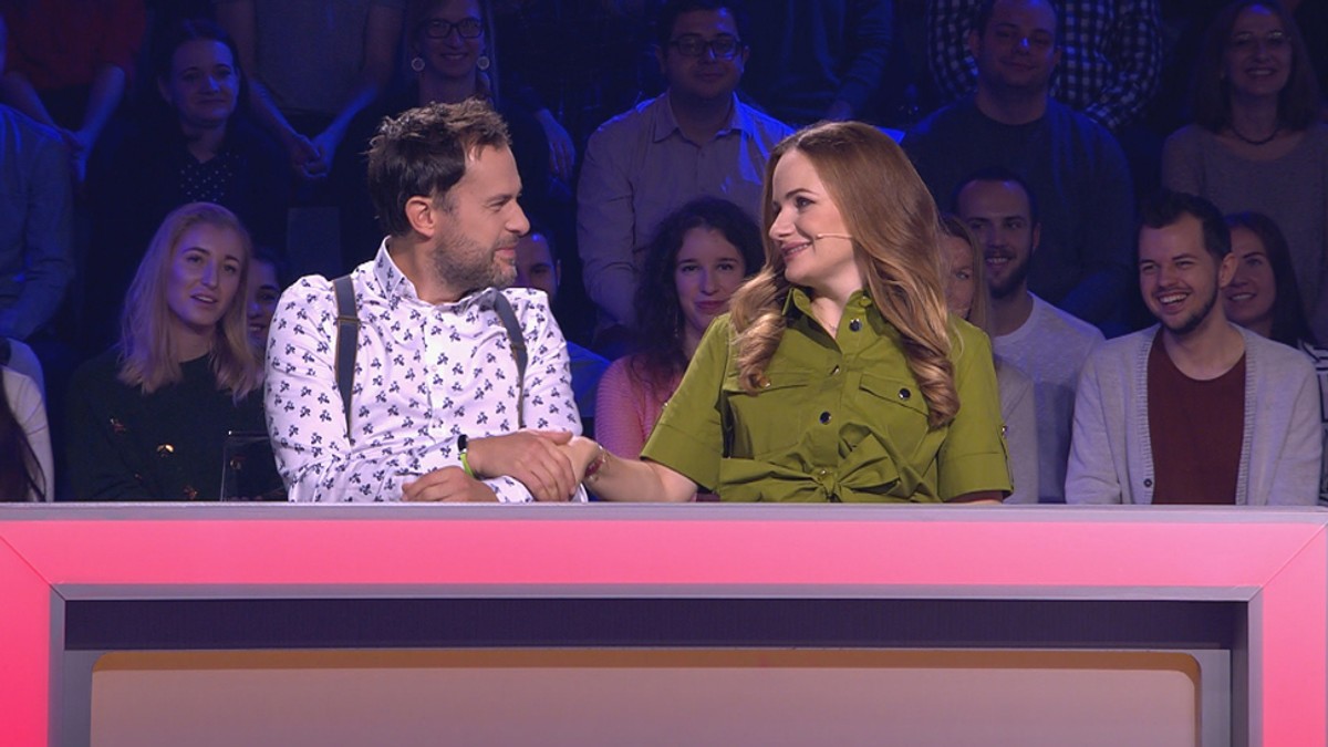 Bol by z nich pekný párik? Ak prinesieš peniaze, budem navždy tvoja!