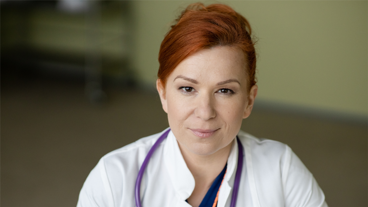 Helena Krajčiová ako exmanželka Martina Mňahončáka napochoduje do nemocnice