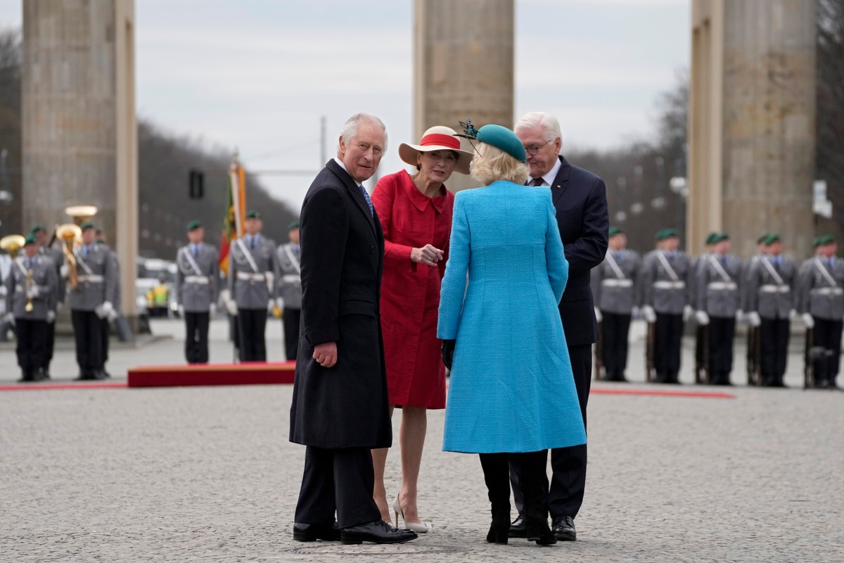 König Karl III. Er machte eine wunderbare persönliche Geste
