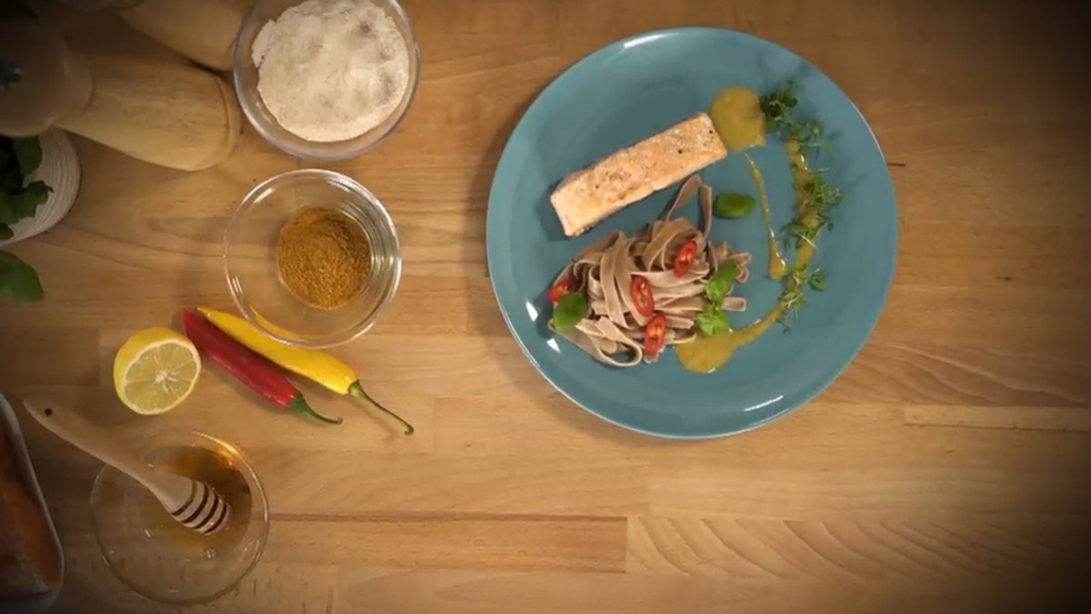 Chutný obed hotový za pár minút. Máme pre vás recept na lososa s karí omáčkou