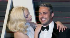 Expriateľ Lady Gaga sa vyzliekol v novom seriáli: Toto telo patrilo slávnej speváčke