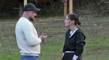 Rozbil dvere, doma nechal odpojiť telku! Na Farmu prišiel Karolínin priateľ