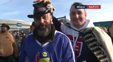Rozvášnení fanúšikovia narušili živý prenos! Spontánna reakcia redaktora nemala chybu