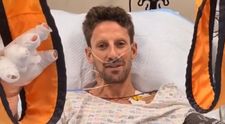 Romain Grosjean sa po hororovej nehode ozval fanúšikom: Viac-menej som v poriadku
