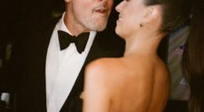 Noví pán a pani Smithovci? Brad Pitt a Ines de Ramon zažiarili na svadbe roka!