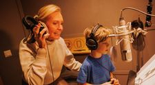Helena Vondráčková naspievala k novej komédii Šviháci duet s najmladším interpretom svojej kariéry
