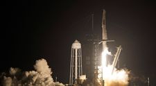 Nosnej rakete spoločnosti SpaceX hrozí zrážka s Mesiacom