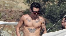 Vynovený Harry Styles: Bez vlasov je z neho úplne iný človek