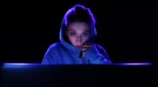 Prečo všetci sledujeme porno? Je to predsa zábava! Alebo nie?