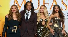 Pred fotografmi pózovali, akoby sa nič nestalo: Blue Ivy s celou rodinou v Hollywoode
