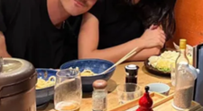 Svoju lásku už neskrývajú: Romantický výlet v Japonsku hovorí za všetko