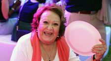 Neuveriteľná Jiřina Bohdalová. V 93 rokoch roztancovala Vary po boku mladého fešáka