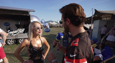 Viky z Party Shore na festivale Grape: Vášnivé bozky s Izabellou