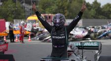 F1: VC Španielska ukoristil Hamilton pred Verstappenom