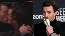 Nový hollywoodsky sexsymbol získal cenu. Kolegu vybozkával v priamom prenose
