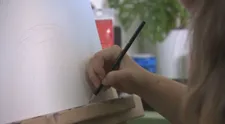 Mysleli si, že je to len pubertou. Za uzatváraním mladého dievčaťa sa skrývali vážne duševné ťažkosti
