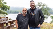 Legendárny veľký šéf sa vracia! Zdeněk Pohlreich v slovenskom Na nože