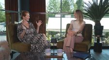 Výletovala s Clooneym, na párty stretla Juliu Roberts. Život slovenskej herečky je na knihu