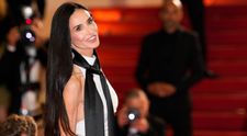 Demi Moore prekvapila na festivale v Cannes: Jej ikonická dlhá hriva je fuč