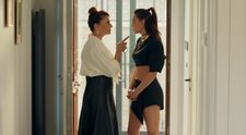 Füsun raz-dva zamrzne úsmev na tvári, keď Leyla prejde do útoku