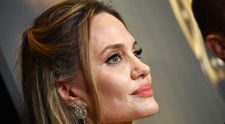 Angelina Jolie po boku syna Knoxa (16): Veď vyzerá ako jej mužská verzia