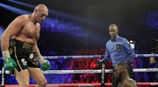 Fury poslal Wildera dvakrát k zemi. Potom si zaspieval aj s celým publikom