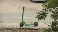 Bratislava si posvieti na zdieľané elektrobežky. Na dodržiavanie predpisov má dohliadať aj operátor