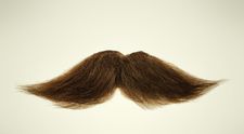 Muži si hromadne nechávajú narásť fúzy. Movember sa opäť hlási o slovo