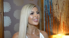 Panika tesne pred premiérou: Lele strhol šaty eskalátor